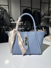 Flor Detaylı Deri Çanta